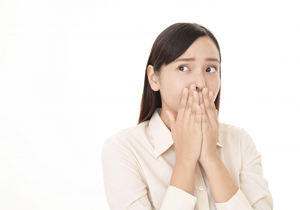 口臭が気になる女性