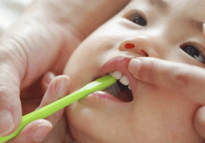 幼児の仕上げ磨き