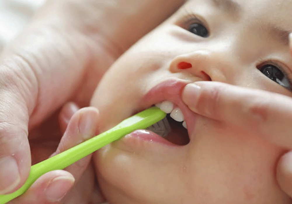 幼児の仕上げ磨き